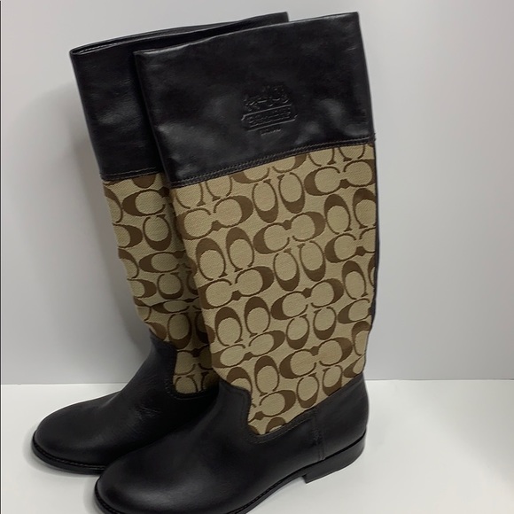 Brand new coach signature style boots - Picture 6 of 7